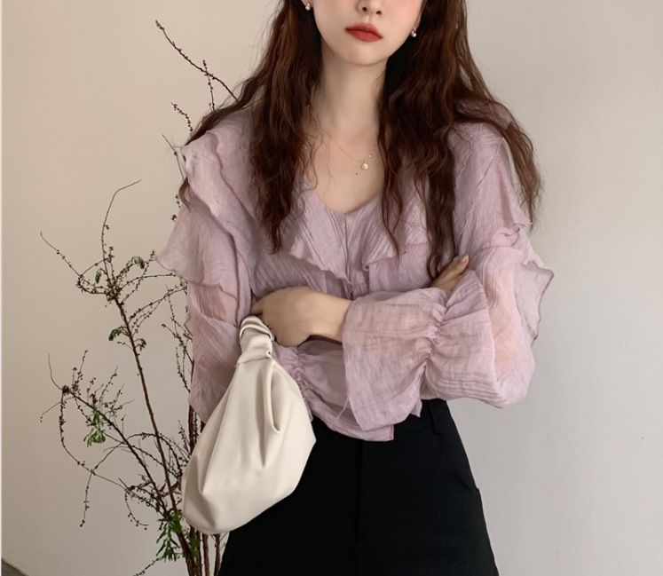 Chiffon a maniche lunghe per donna nella primavera estate 2024, con dolce design sottile, bordi irregolari con volant e un_voghion.com