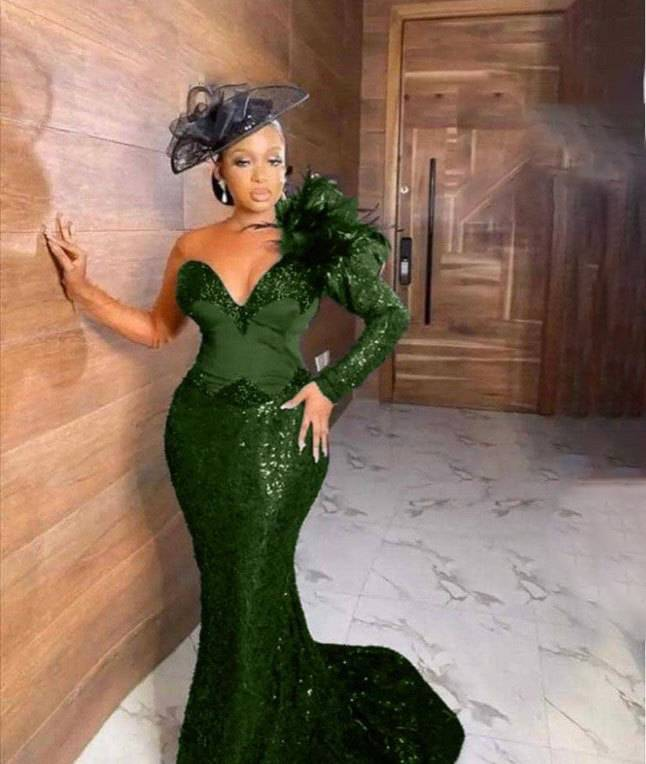 Damenbekleidung, neues Paillettenkleid mit einer Schulter und einem Ärmel, V-Ausschnitt, Tube-Top, tief ausgeschnitten, sexy Hüftkleid_voghion.com