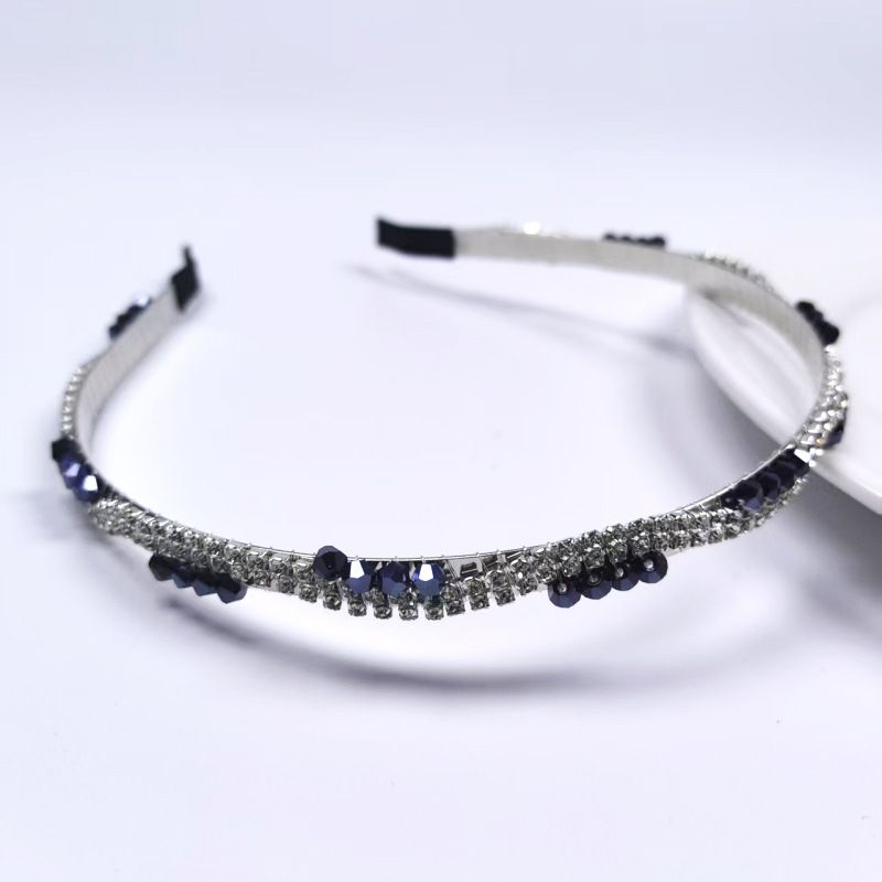 Cerchietto di cristallo con due file di strass, piccolo accessorio per capelli intrecciato fatto a mano, elegante accessorio primaverile da donna_voghion.com