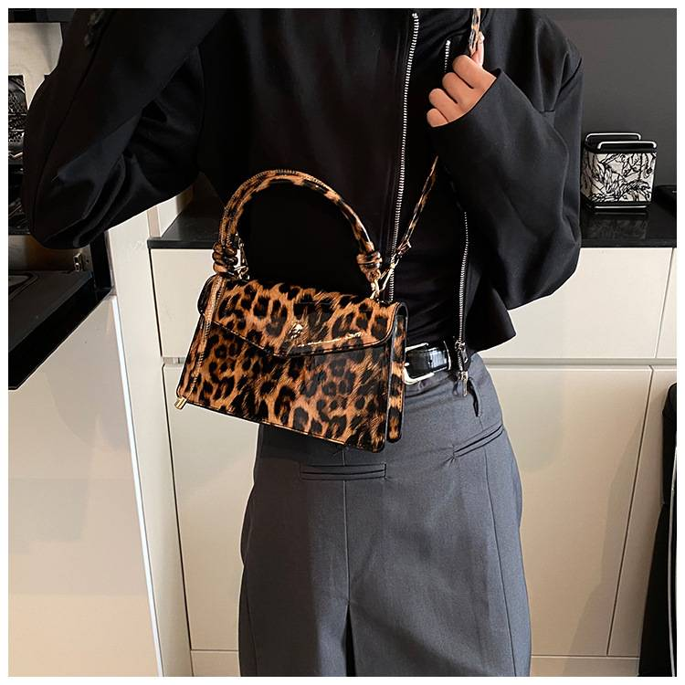 Fashion Handbag Bag Women's New Leopard-print Niche Design One-shoulder Messenger Bag Foreign Commuting Small Square Bag_voghion.com