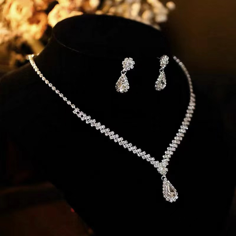 Set di orecchini con collana di artigli squisiti di vendita calda, accessori per la cena con catena a collare con collo a goccia in due pezzi per le donne_voghion.com