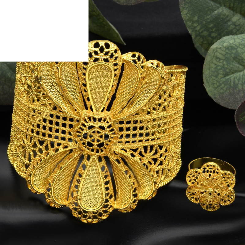 Anelli, braccialetti di rame aperti, braccialetti di gioielli che non sbiadiscono, anelli, grandi braccialetti alla moda europei e americani per matrimoni all'ingrosso_voghion.com