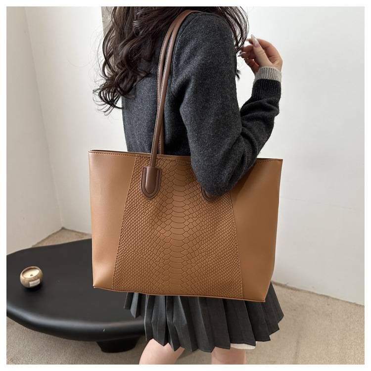 Large-capacity Simple Portable Tote Bag New Autumn And Winter Joker Advanced Commuter One-shoulder Underarm Bag_voghion.com