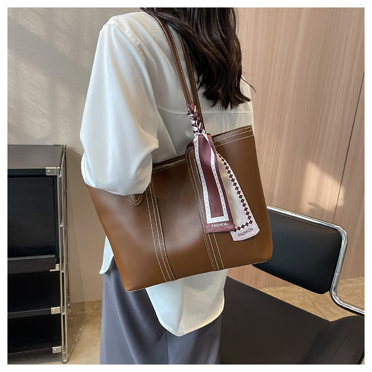 Borsa a tracolla versatile da donna, di grande capacità, primavera/estate 2024, con texture popolare, per i pendolari_voghion.com
