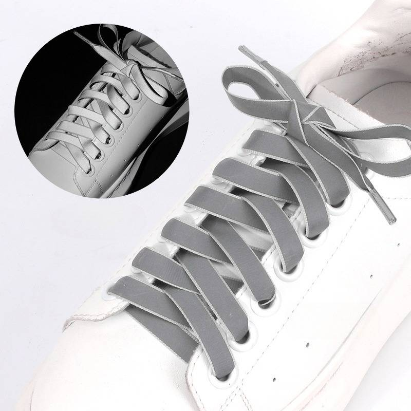 Lacci per scarpe Alta luminosità Cintura di corda riflettente Nastro piatto Pellicola riflettente bifacciale Vari colori Lacci per scarpe altamente riflettenti_voghion.com