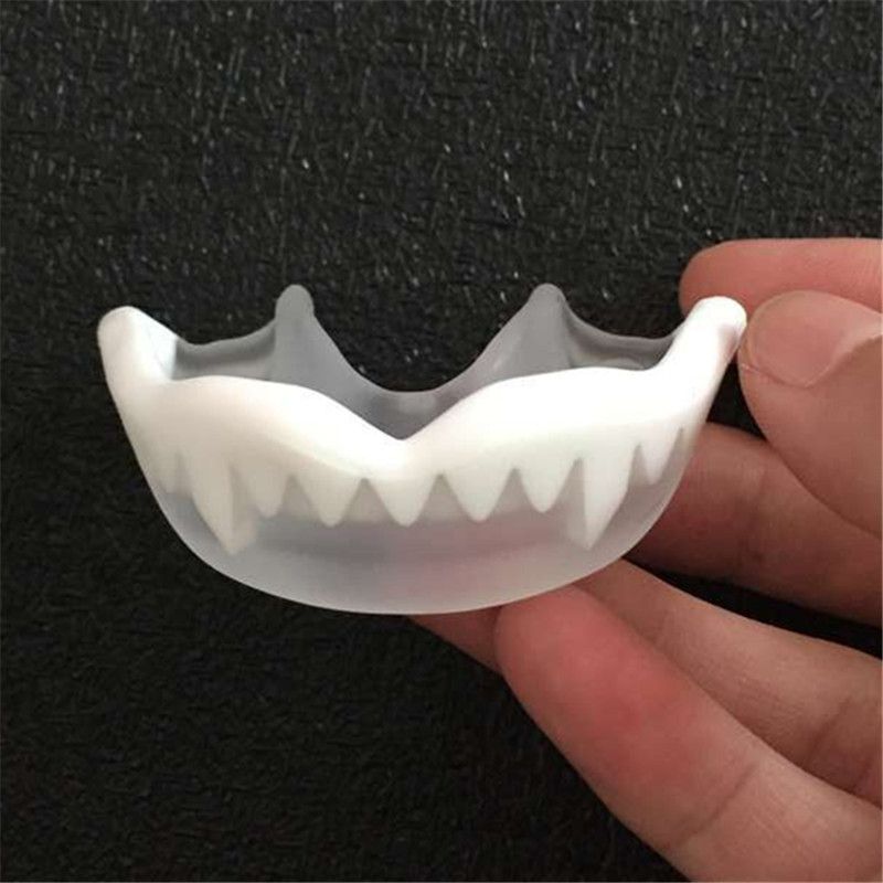 Zanne Pugno da vampiro Apparecchio per denti Protezione per denti Muay Thai Combattimento Combattimento Taekwondo Sanda Equipaggiamento protettivo_voghion.com