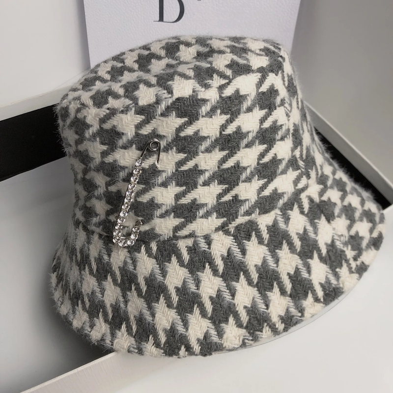 Cappello a secchiello in lana doppio autunno e inverno cappello a bacino vintage pied de poule cappello casual con spilla di strass di grande marca
_voghion.com