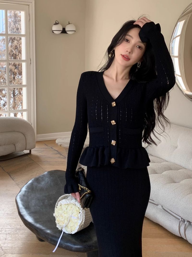 Abito da donna in maglia a coste con scollo a V su misura – Orlo a sirena a vita alta di ispirazione parigina con maniche arricciate (nero/bianco, S-XL, abbottonatura frontale)_voghion.com