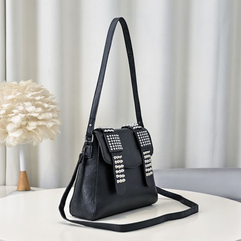 Vintage punk schoudertas - zachte leren crossbodytas met studs en schedel (straatstijl verstelbare kettingriem, handtas en schouderaccessoire)_voghion.com