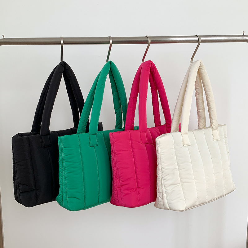 Down Bag Women's 2023 Autunno e inverno New Casual Women's Bag Niche borsa tote monospalla imbottita in cotone a righe di grande capacità_voghion.com