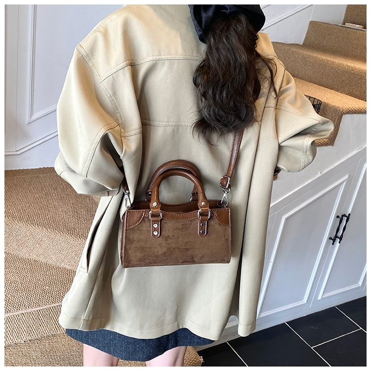 Borsa a mano in pelle scamosciata minimalista per le donne, nuova moda 2025, piccola, quadrata, versatile, a tracolla, per telefono_voghion.com