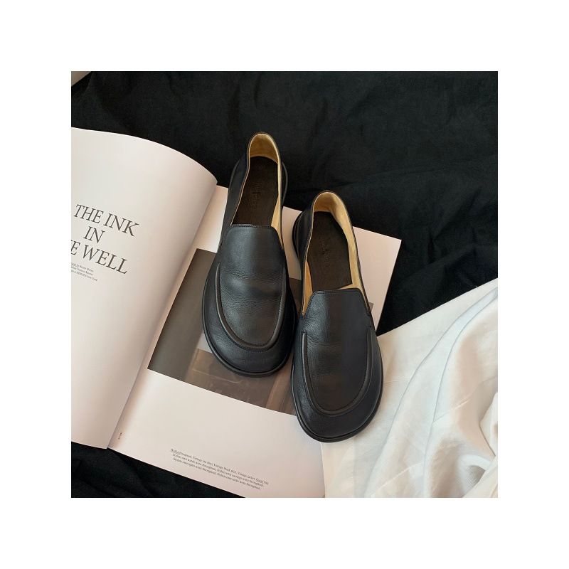 loafers. Lage hakken voor vrouwen, wolken, minimalistische ronde neus, wikkelvoeten,_voghion.com