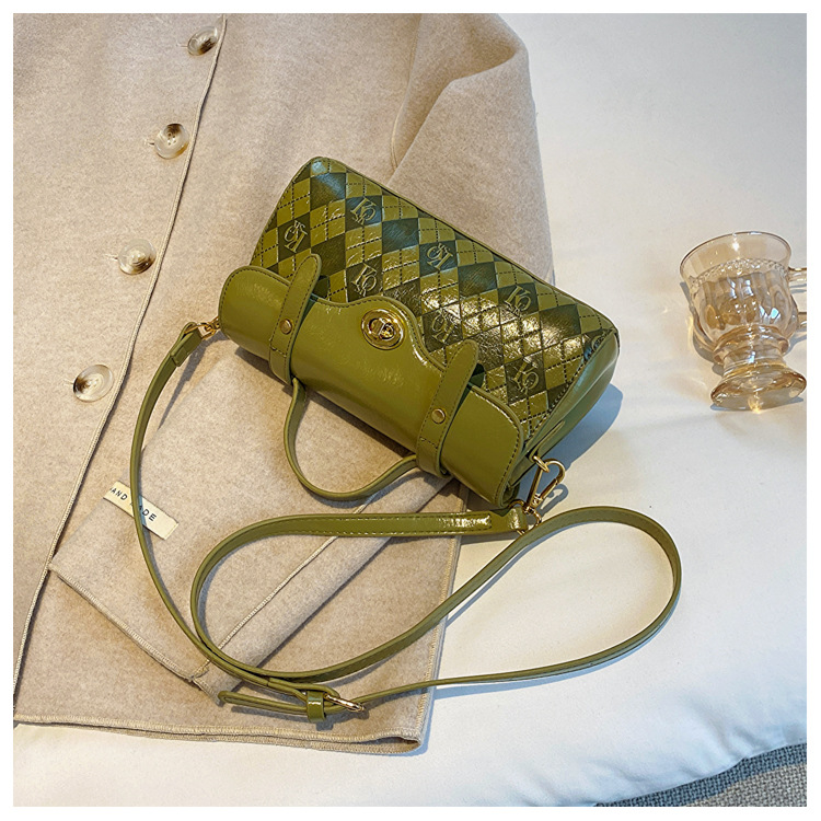 Niche Design Die in diesem Jahr beliebte Unterarmtasche Damen 2023 Sommer Neue tragbare karierte One-Shoulder Messenger kleine quadratische Tasche_voghion.com