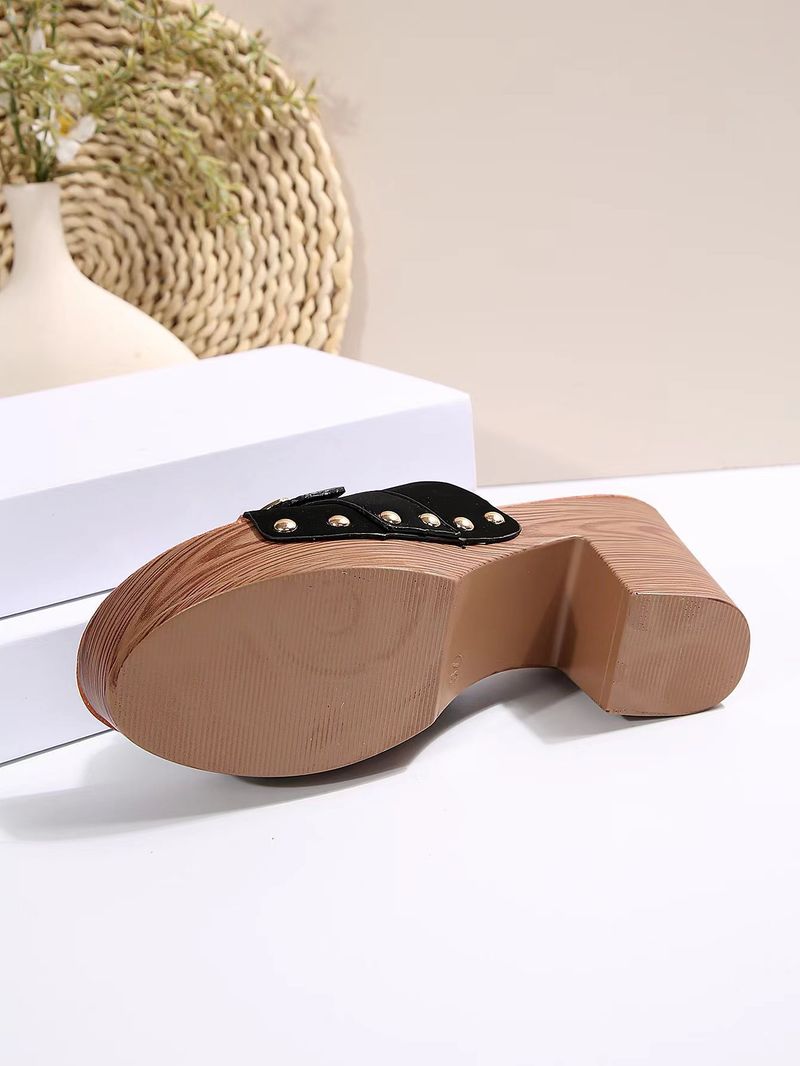 Sapatos de salto alto novos, confortáveis, de tamanho grande, com sola grossa e rebites, para mulheres, verão 2025_voghion.com