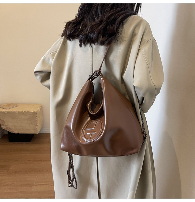 2024 Light Luxury Creative Women's New Cool And Trendy Saddle Bag Fashion Large Capacity Shoulder Bag Solid Color Handbag_voghion.com