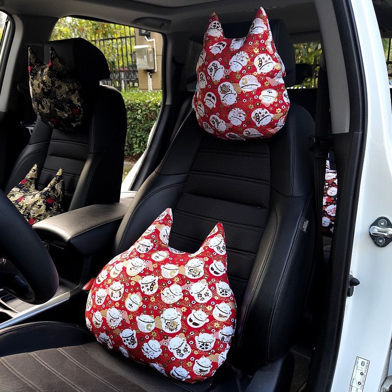 Reposacabezas de dibujos animados JDM, soporte de cintura, almohada universal para las cuatro estaciones, diseño de gato de la fortuna rojo y olas_voghion.com