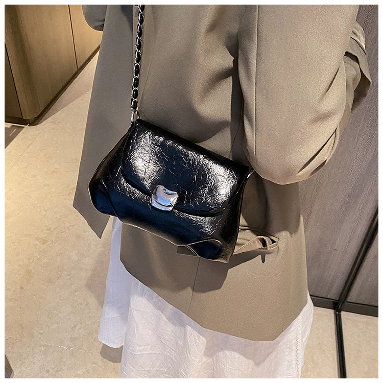 Bolsa de corrente de estilo estrangeiro de alta qualidade feminina 2023, novo design de nicho, bolsa carteiro, enrugada, moderna, bolsa de ombro pequena quadrada_voghion.com
