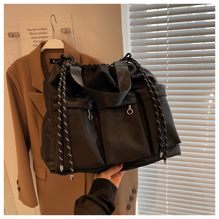 Nuevo bolso de hombro de invierno para mujer, mochila cruzada simple de ocio para estudiantes de gran capacidad a la moda_voghion.com