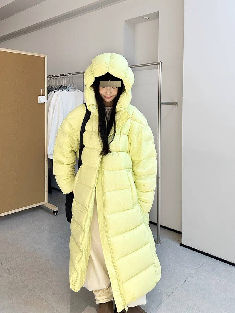 Ultra-Light 95% White Duck Down Long Puffer Coat Women's Knee-Length Oversized Cloud-Loft Winter Jacket_voghion.com