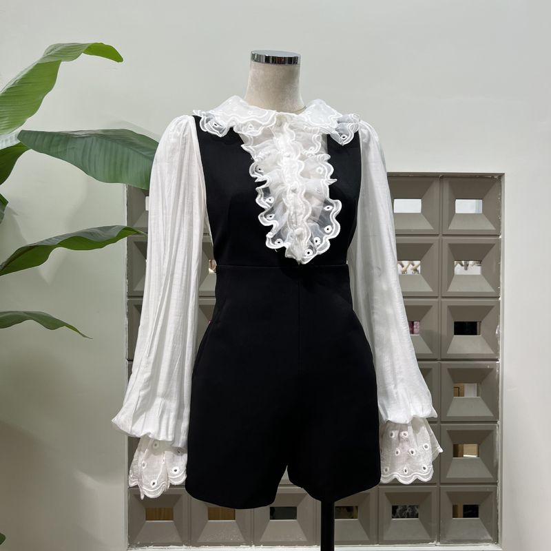 Damenbekleidung Beliebtes Slim-Set aus bestickter Spitzenbluse mit Trägerhose im Frühherbststil, bestickte Spitzenbluse + Hosenträger-Shorts_voghion.com