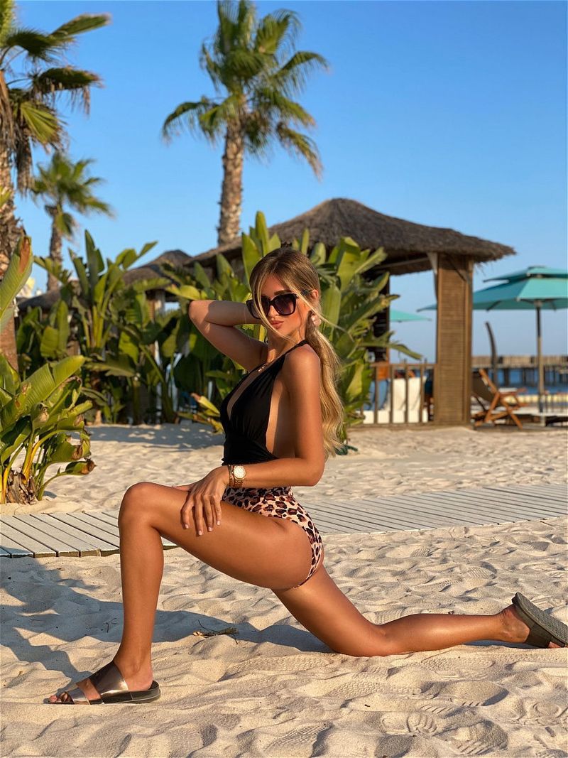 2024 Neuer sexy Farbblock-Plissee-Einteiler-Bikini-Badeanzug für Damen_voghion.com