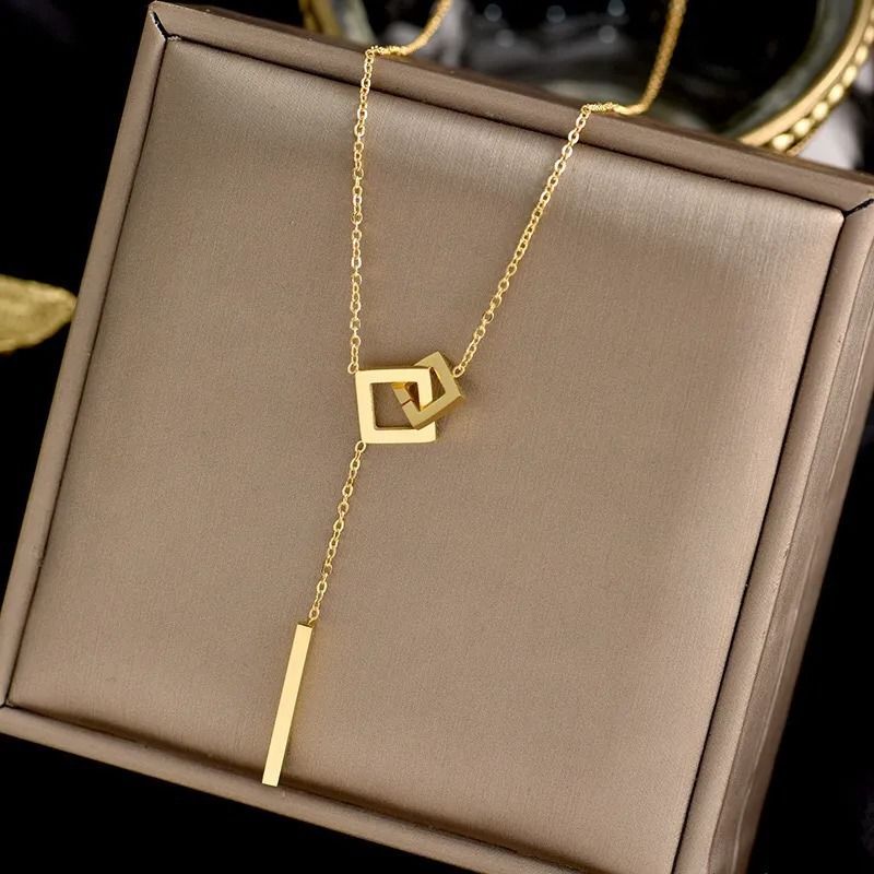 Nouveau collier ras du cou en acier titane inaltérable pour femme, tendance et simple, avec un trèfle à quatre feuilles et un style élégant._voghion.com