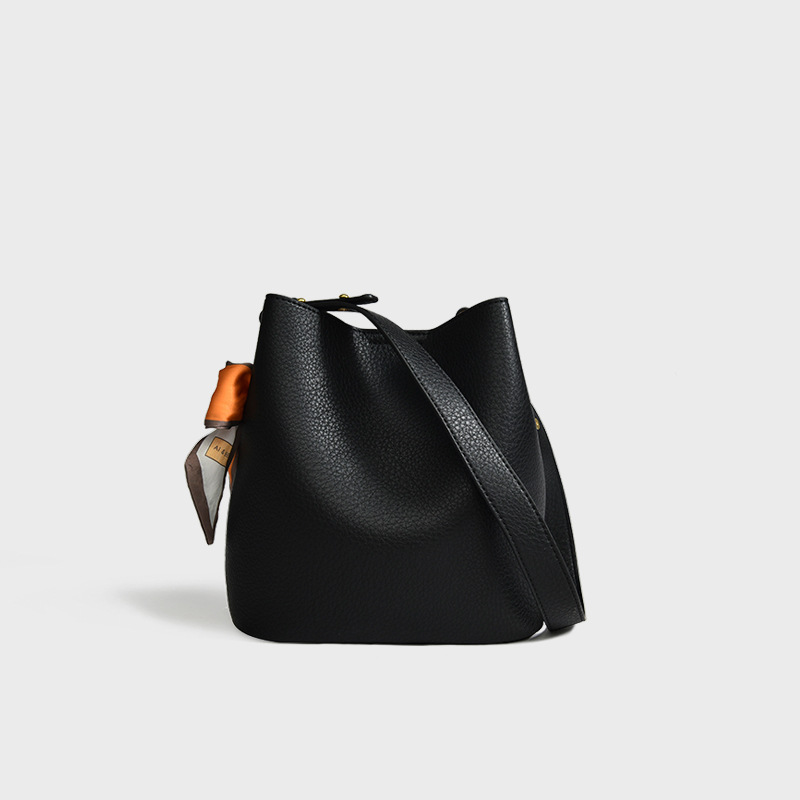 Neue Leder Rindsleder Eimer Mutter Tasche senden Seidenschal senden Umschlag Tasche Mode Frauen Doppel Riemen Achselhöhle Tasche_voghion.com