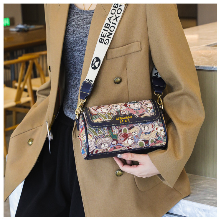 Bolsas clássicas de marca com design de nicho, bolsas femininas com temperamento, bolsas de urso, bolsas de ombro inclinadas da moda_voghion.com