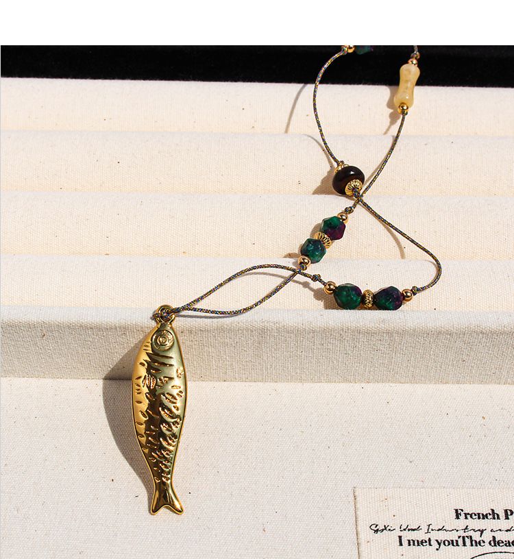 Collier pendentif poisson en laiton fait main pour femme avec chaîne en corde, motif animal géométrique, chaîne de clavicule légère et délicate pour un usage quotidien_voghion.com