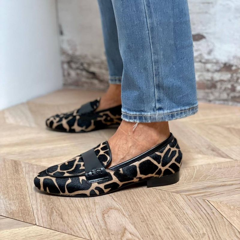 Women's Comfortable Loafers Slip-On Casual Shoes - Soft Suede Round Toe Flat Shoes For Women (Giraffe Print, Sizes 34-43)_voghion.com
