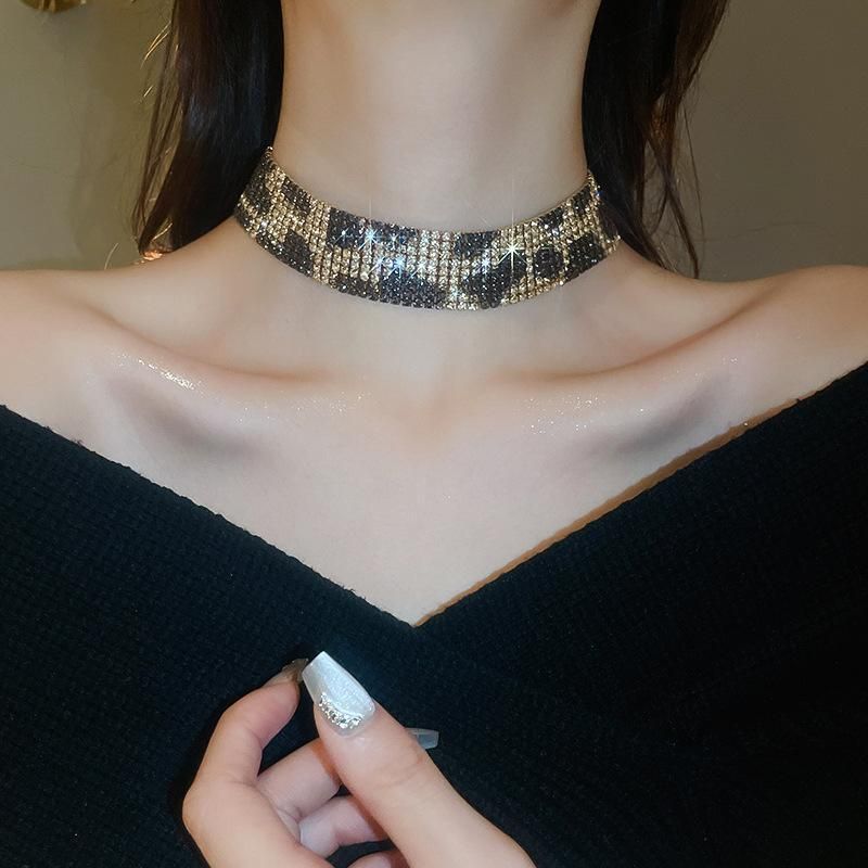 Diamond-encrusted Wide Leopard Print Necklace Bracelet Earrings Set Exaggerated Collarbone Chain Niche High-end Jewelry_voghion.com