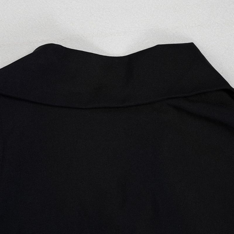 Completo da donna per il pendolarismo: camicetta con ampio risvolto e pantaloni con maniche a pieghe_voghion.com