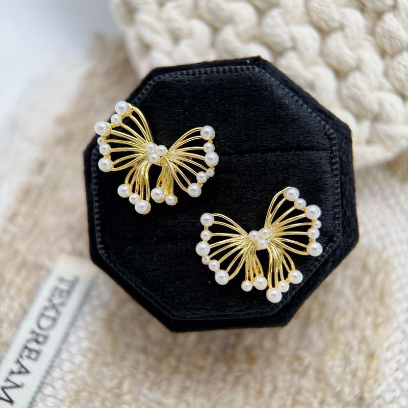 Fashionable Luxurious Hollow Butterfly High-end Temperament, Pearl With Simple And Cold Ins, Niche Earrings For Women_voghion.com