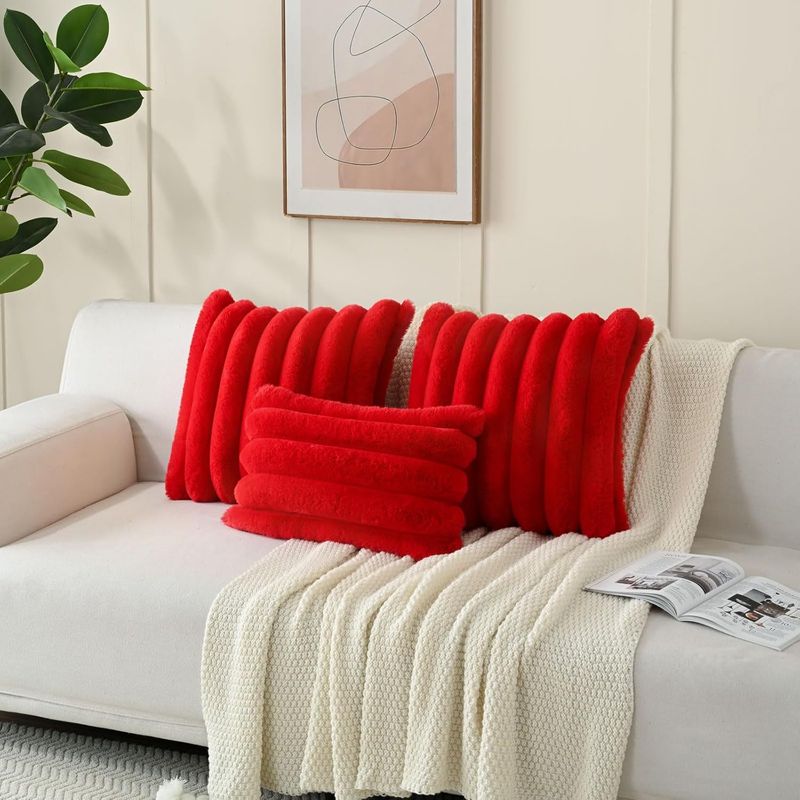 La federa è un semplice cuscino quadrato per la decorazione del divano di casa_voghion.com