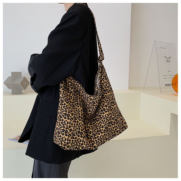 2024 Nová módní leopardí vzor crossbody kabelka s velkou kapacitou, plátěná nákupní taška přes rameno pro ženy_voghion.com