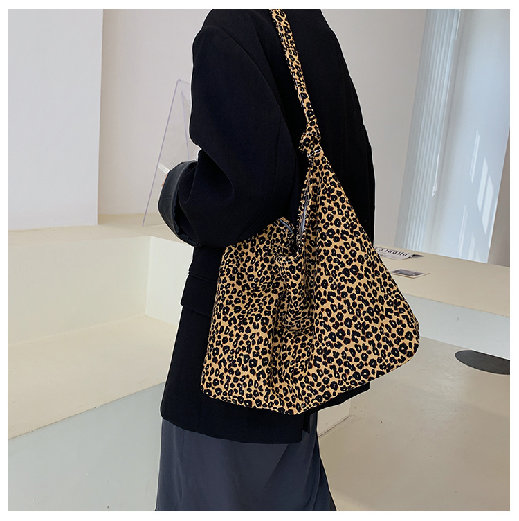 2024 Nová módní leopardí vzor crossbody kabelka s velkou kapacitou, plátěná nákupní taška přes rameno pro ženy_voghion.com