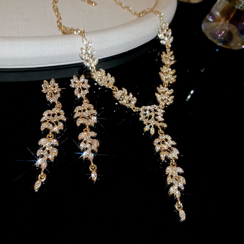 Dia Studded Wheat Tassel Necklace Earring Set, Elegant Fashionable Temperament, Collarbone Chain, Light And_voghion.com