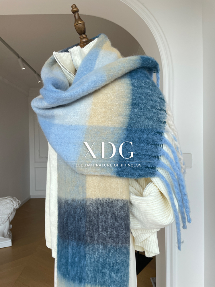 Sciarpa scialle in finto cashmere con nappe calde colorate da donna in Europa e negli Stati Uniti durante la grande settimana della moda leggera e di lusso_voghion.com