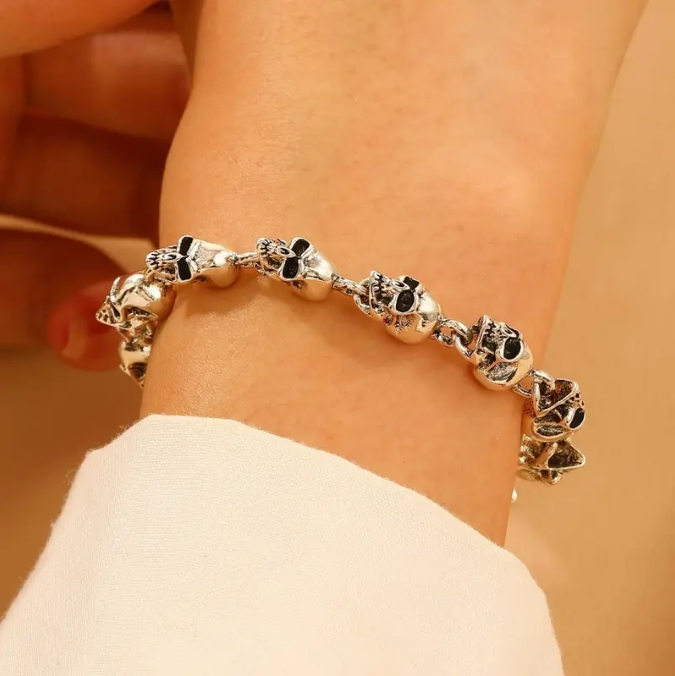 Men's Punk Skull Bracelet - Vintage Alloy Bangle With Edgy Skull Head Design, Bold Statement Gothic Jewelry, Trendy Rocker Style Accessory For Men_voghion.com