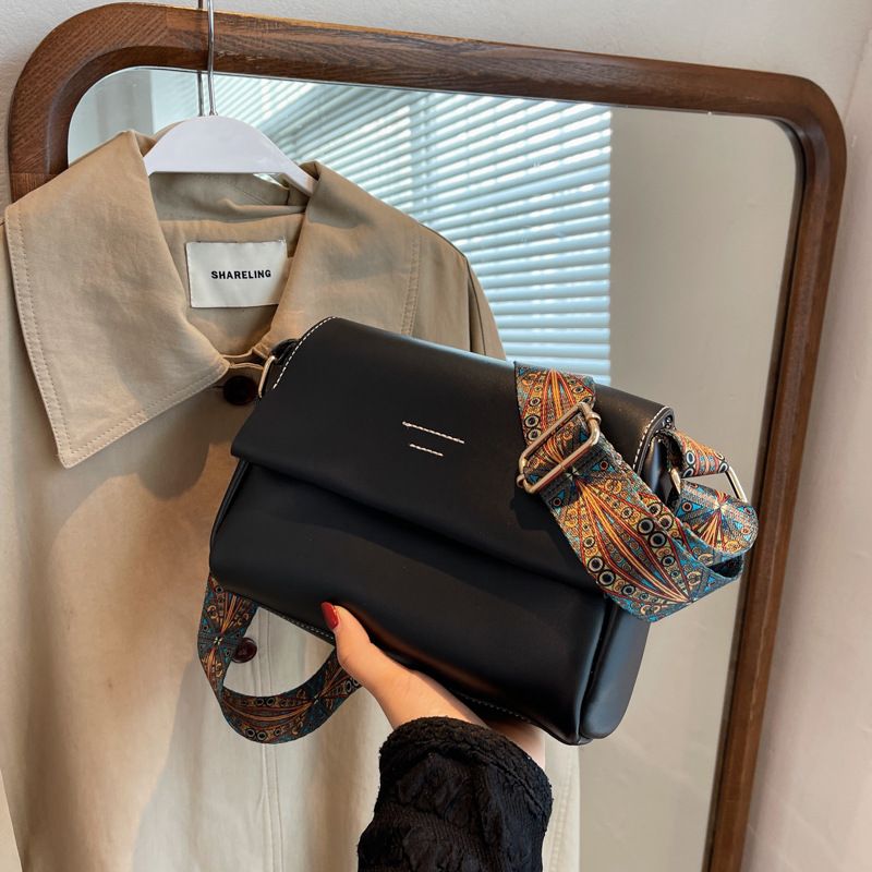 Autunno Inverno Per Le Donne 2022 Nuova Borsa A Tracolla Piccola Quadrata Semplice Versatile Con Tracolla Larga Di Alta Qualità_voghion.com