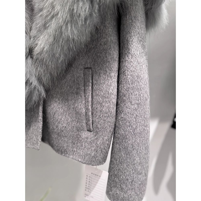 Luxuriöser Kurzmantel aus Kunstfuchspelz mit abnehmbarem Kragen – Wendbare Jacke aus Wollmischung mit elegantem Polokragen_voghion.com