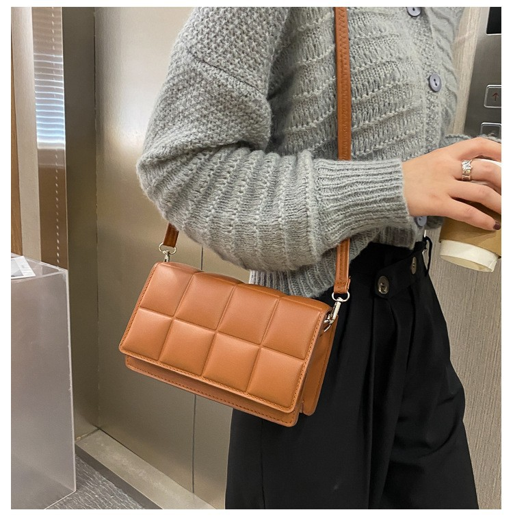 Commercio all'ingrosso di moda transfrontaliera semplice retrò piccola borsa quadrata da donna nuova borsa a tracolla ins con struttura rossa netta per tutto-fiammifero_voghion.com