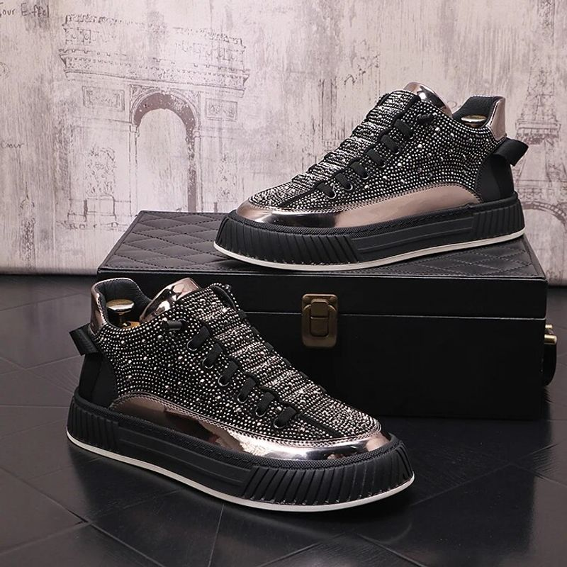 2022 neue Löwenzahn Spikes Flache Leder e Strass Mode Männer Stickerei Loafer Kleid Rauchen Slipper Casual Diamant_voghion.com