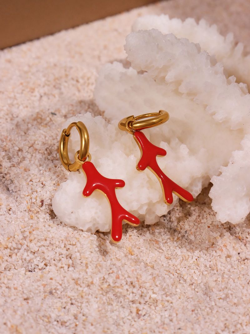 Damenschmuck – Einzigartige, unregelmäßige, vom Ozean inspirierte, korallenrote Muschelperlen-Ohrhänger, 18 Karat vergoldeter Edelstahl, geometrisches Design_voghion.com