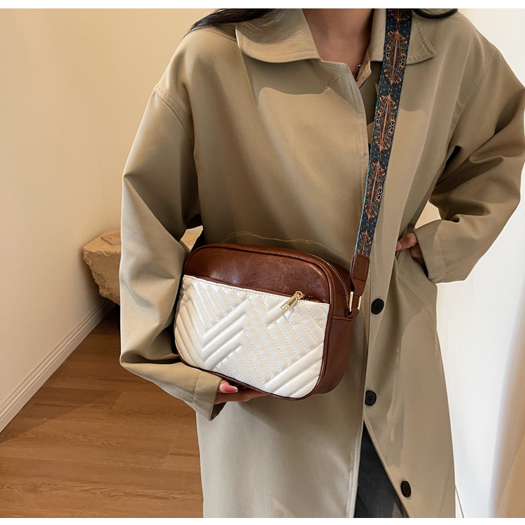 2023 Új Női Táska Koreai Kiadású Divatos Kameratáska Kontrasztos Színű Egyoldalas Válltáska Egyszerű Széles Vállpántos Crossbody Táska_voghion.com