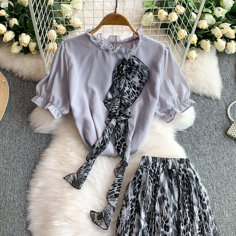 Completo due pezzi da donna con stampa leopardata, aderente, a vita alta, con scollo rotondo, manica a sbuffo, motivo floreale tridimensionale e temperamento retrò_voghion.com