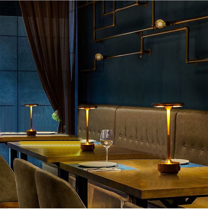 LED wiederaufladbare Metall Nachttisch High-End-Atmosphäre Bar Restaurant Desktop dekorative Tischlampe_voghion.com