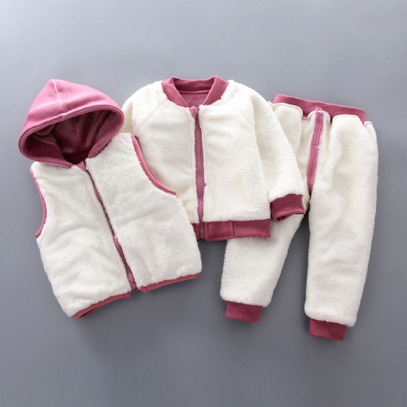 Abbigliamento per bambini 2025 Nuovo stile per bambini e bambine, più abito in velluto spesso a tre pezzi, abbigliamento per bambini, giacca da ragazzo, stile abito alla moda_voghion.com