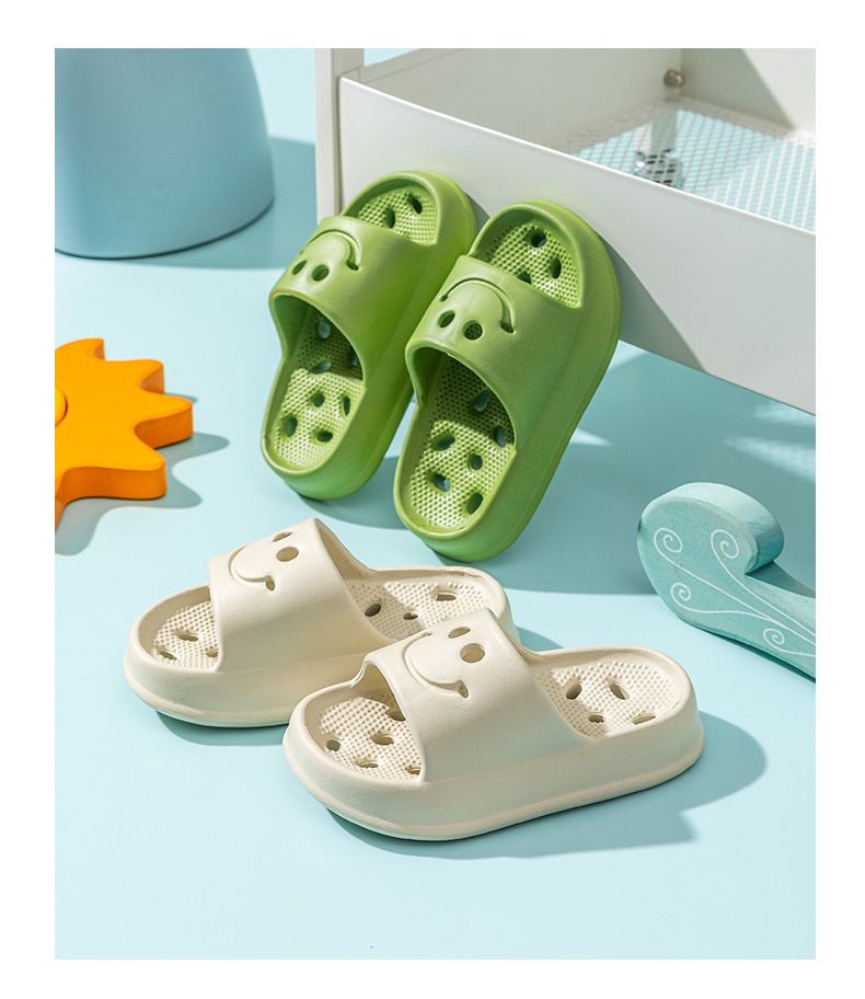 Kinderschuhe Badehausschuhe für Jungen und Mädchen im Sommer, rutschfest, hohl, undicht, keine stinkenden Füße, für den Innenbereich mit weicher Sohle_voghion.com