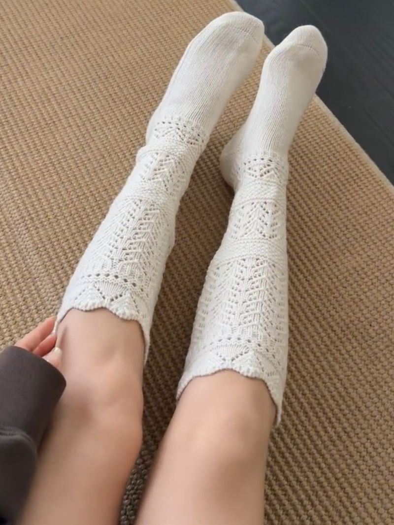 Calcetines de lana nueva con relieve retro para otoño e invierno, calcetines de punto cálidos para mujer, calcetines de lana gruesa, calcetines largos_voghion.com